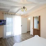 Queen Apartmets * Wlora