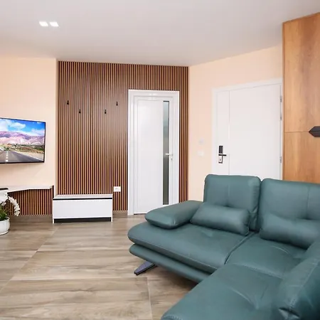 شقة Queen Apartmets فلورا