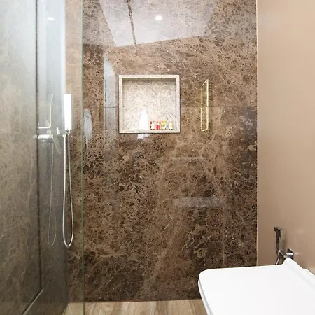 Queen Apartmets شقة فلورا