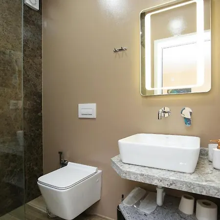 Queen Apartmets * Wlora